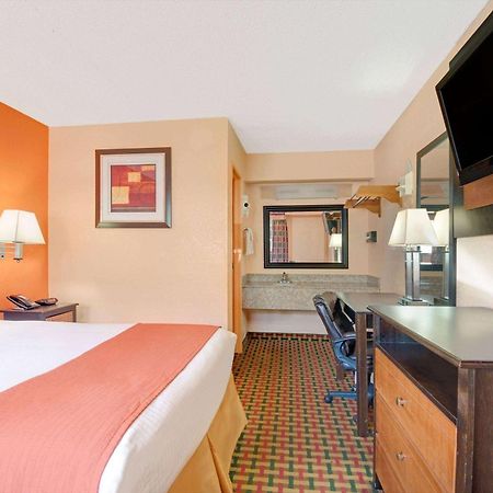 Days Inn By Wyndham אינדיפנדנס מראה חיצוני תמונה