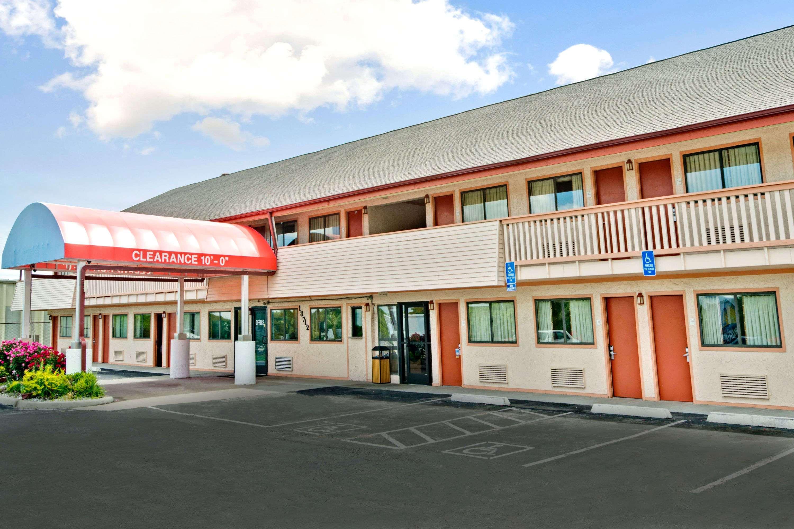 Days Inn By Wyndham אינדיפנדנס מראה חיצוני תמונה