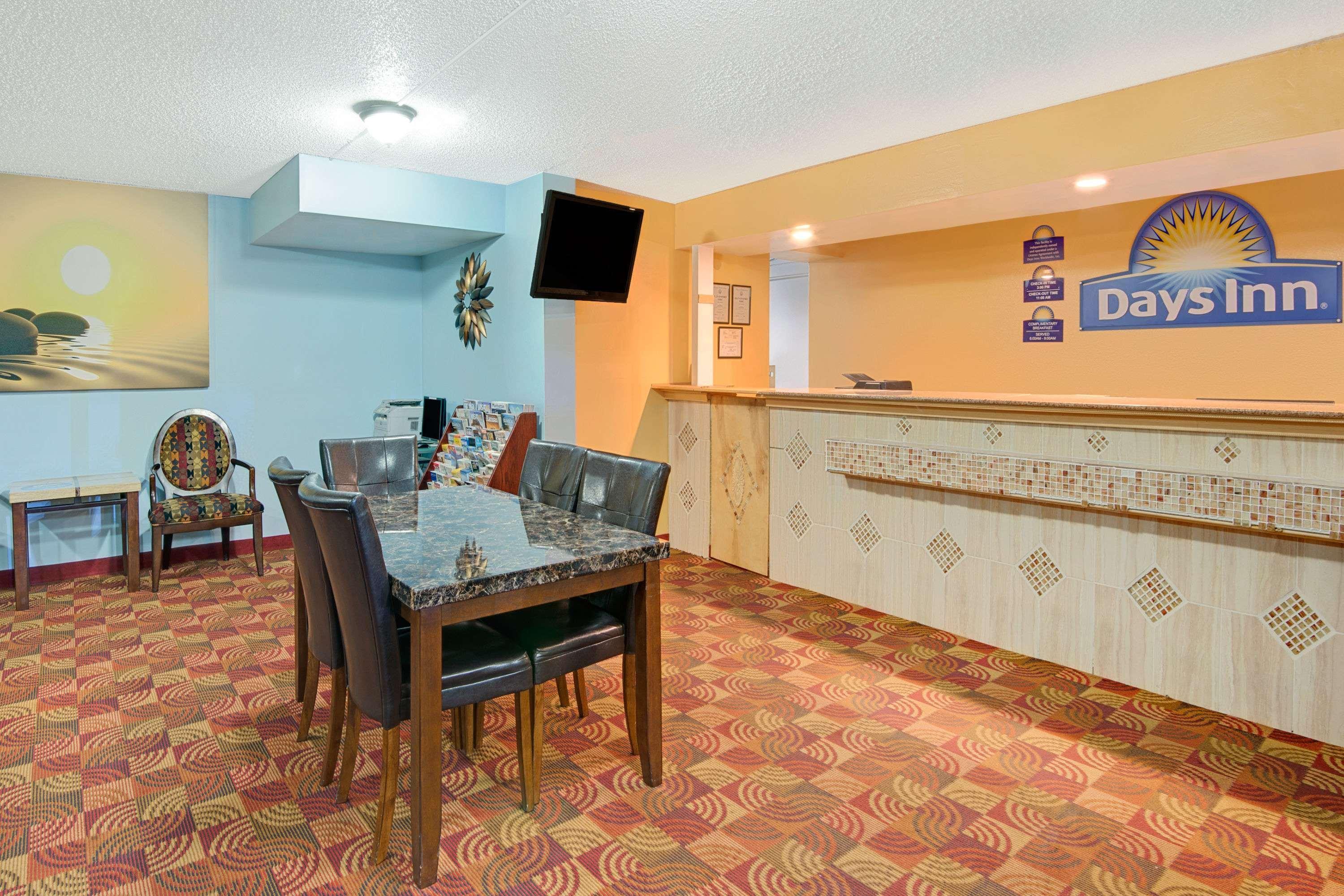 Days Inn By Wyndham אינדיפנדנס מראה חיצוני תמונה