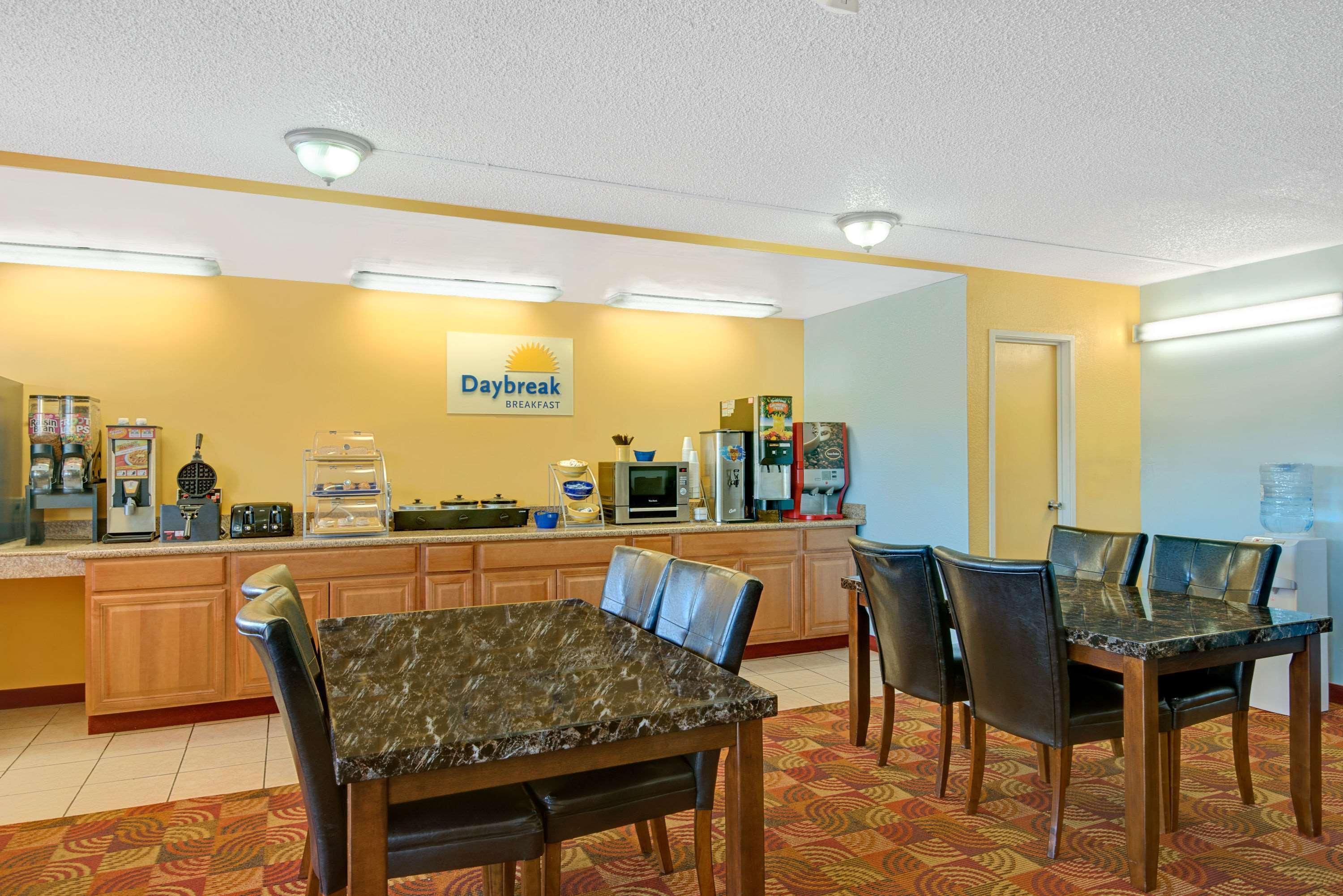 Days Inn By Wyndham אינדיפנדנס מראה חיצוני תמונה