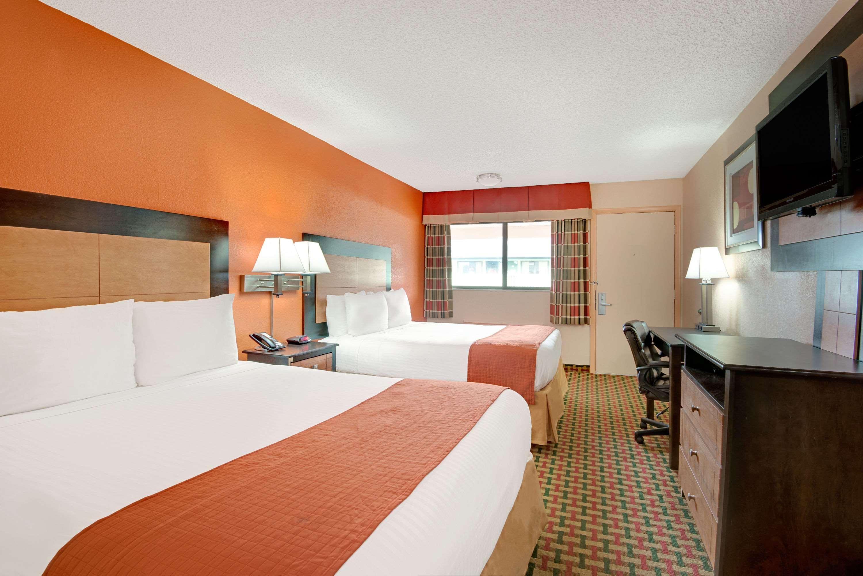 Days Inn By Wyndham אינדיפנדנס מראה חיצוני תמונה
