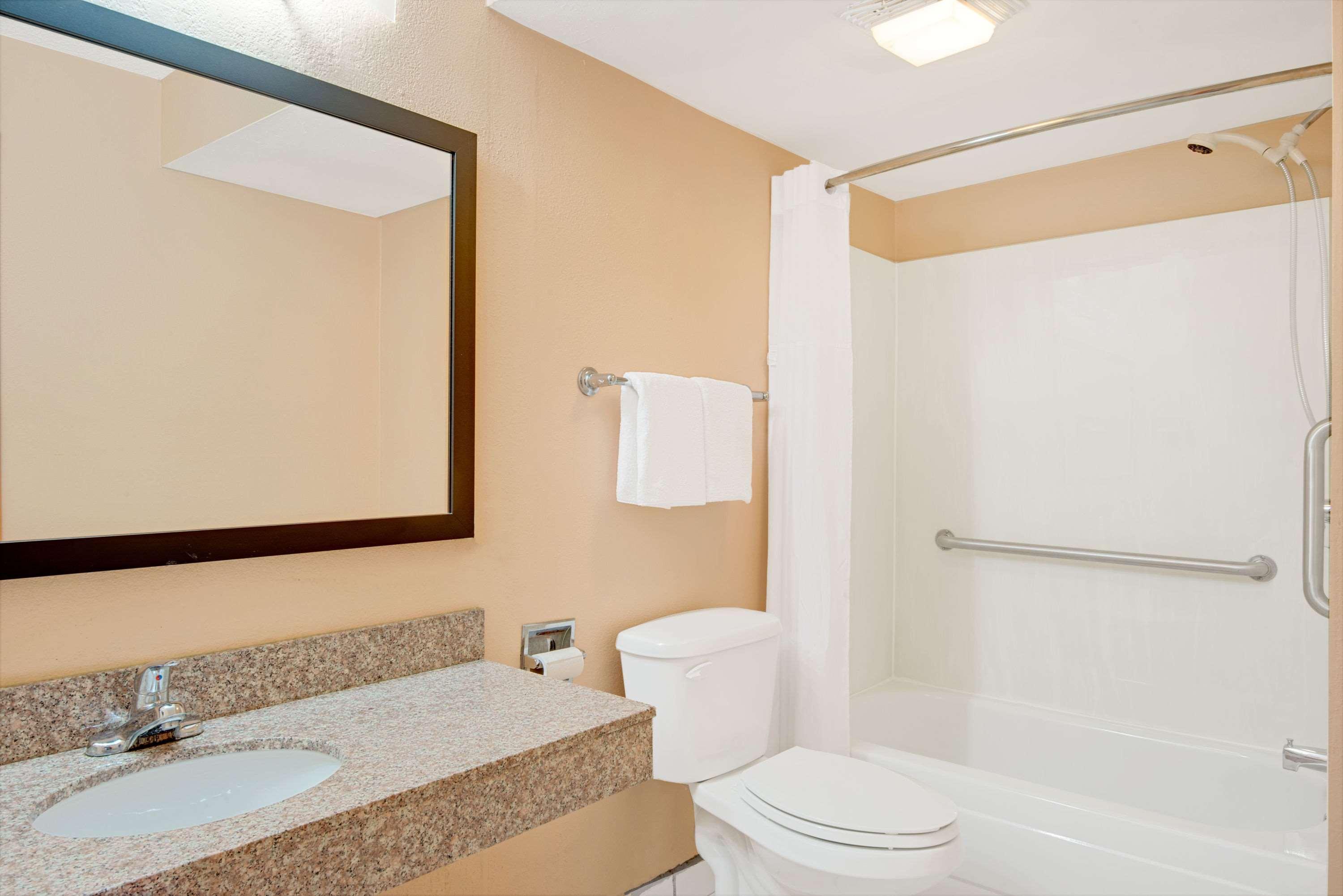 Days Inn By Wyndham אינדיפנדנס מראה חיצוני תמונה