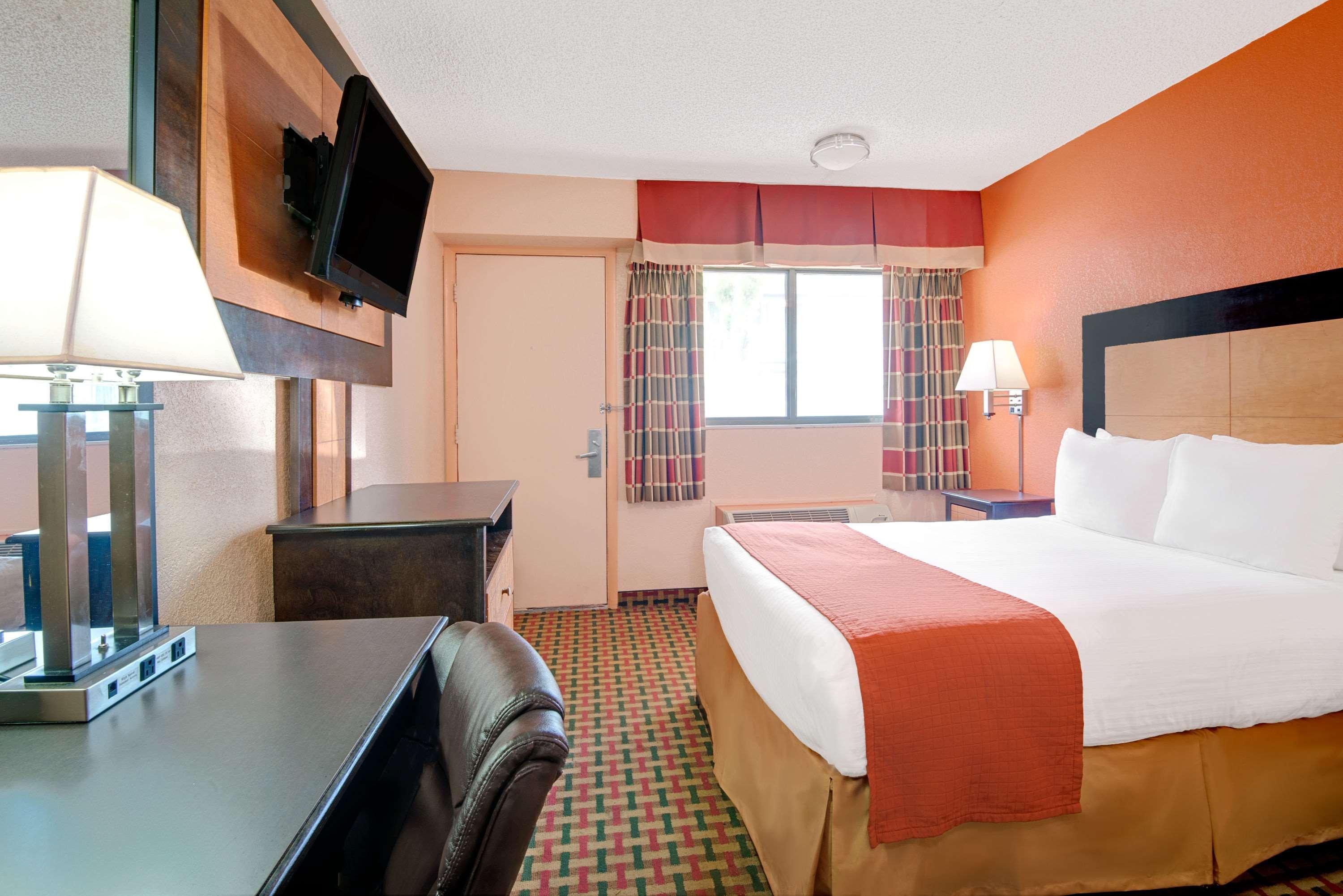 Days Inn By Wyndham אינדיפנדנס מראה חיצוני תמונה