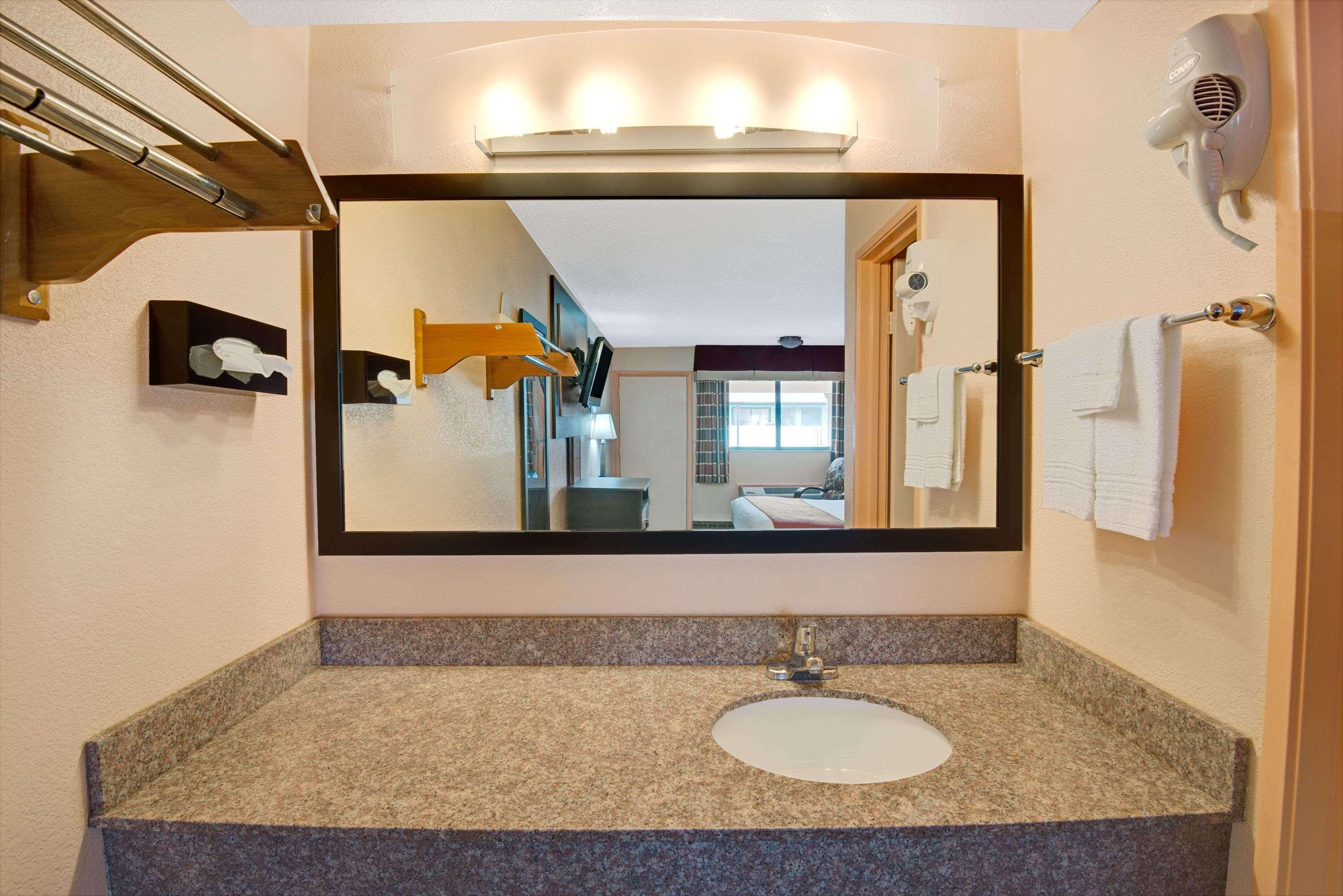 Days Inn By Wyndham אינדיפנדנס מראה חיצוני תמונה