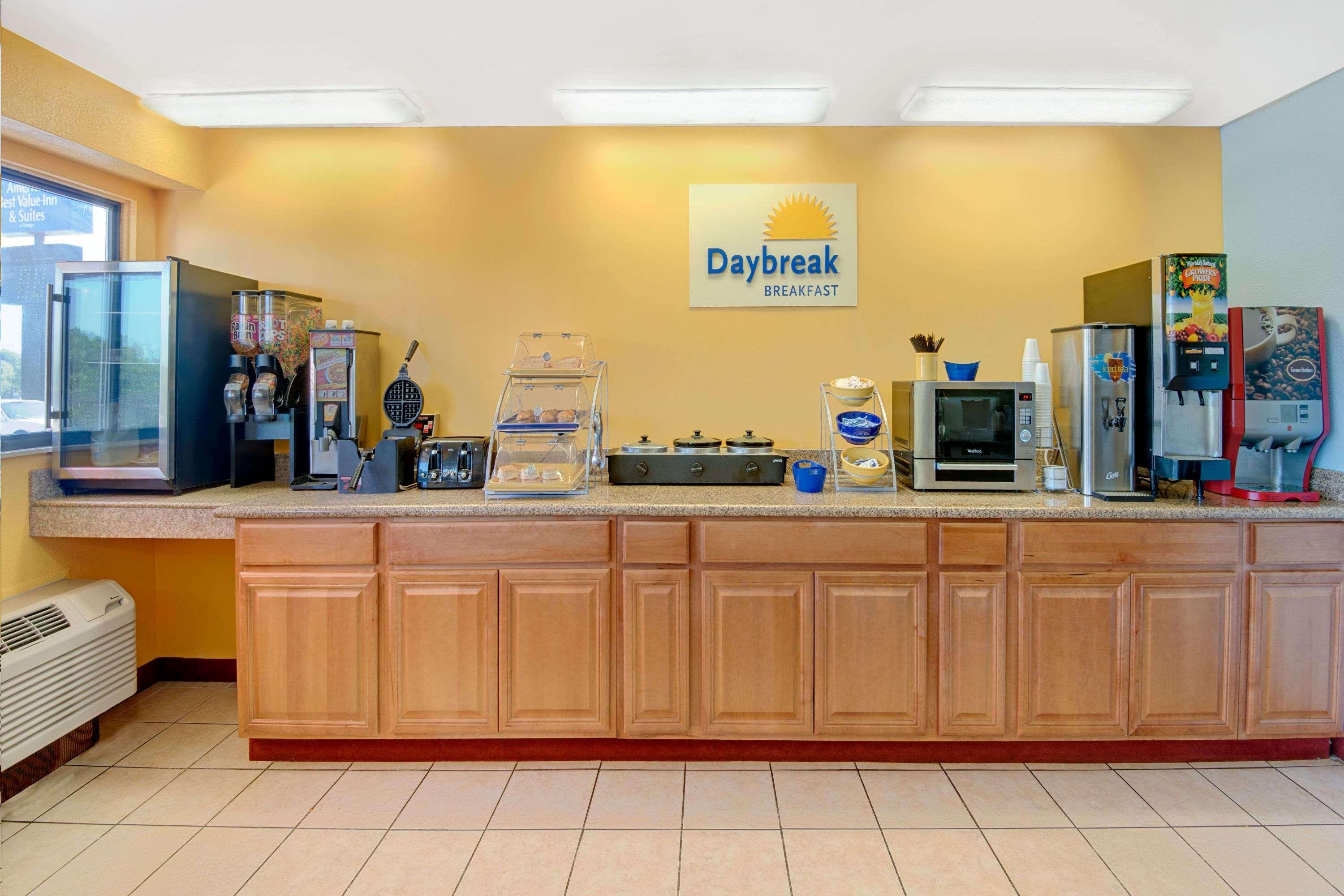 Days Inn By Wyndham אינדיפנדנס מראה חיצוני תמונה