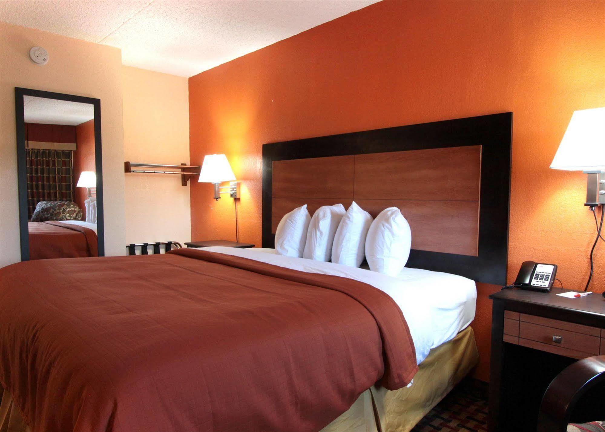 Days Inn By Wyndham אינדיפנדנס מראה חיצוני תמונה